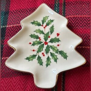 Lenox Hosting the Holidays Tree Part Plate - NWT